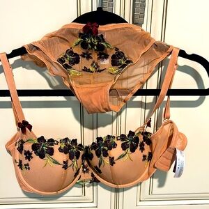 Selling this beautiful, adore me bra and panties set